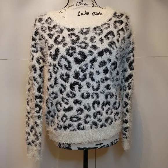 Oversized Leopard Sweater - Picture 1 of 11